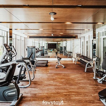 Favstay - The Base Downtown Phuket Dış mekan fotoğraf