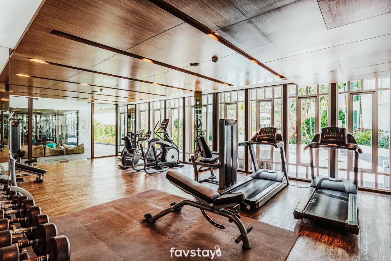 Favstay - The Base Downtown Phuket Dış mekan fotoğraf