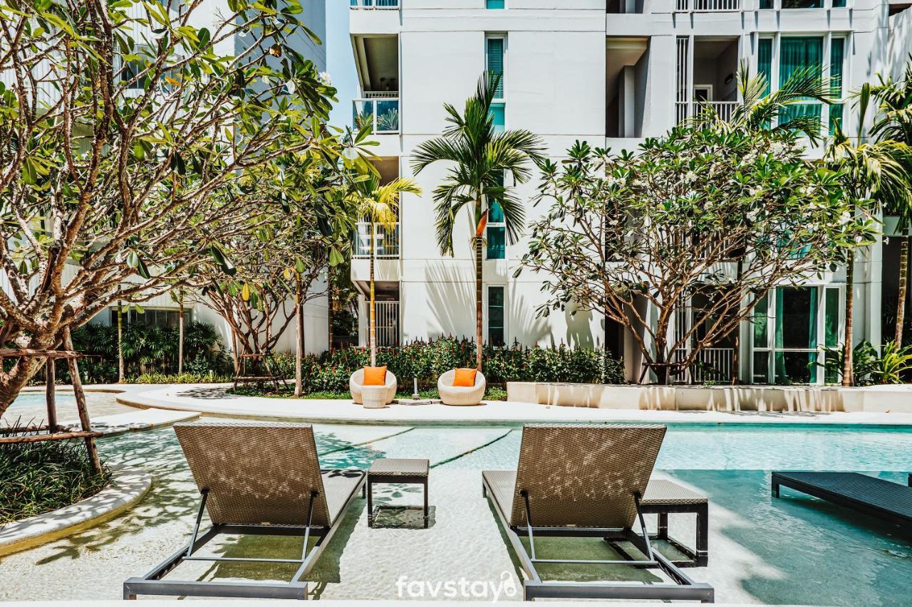 Favstay - The Base Downtown Phuket Dış mekan fotoğraf
