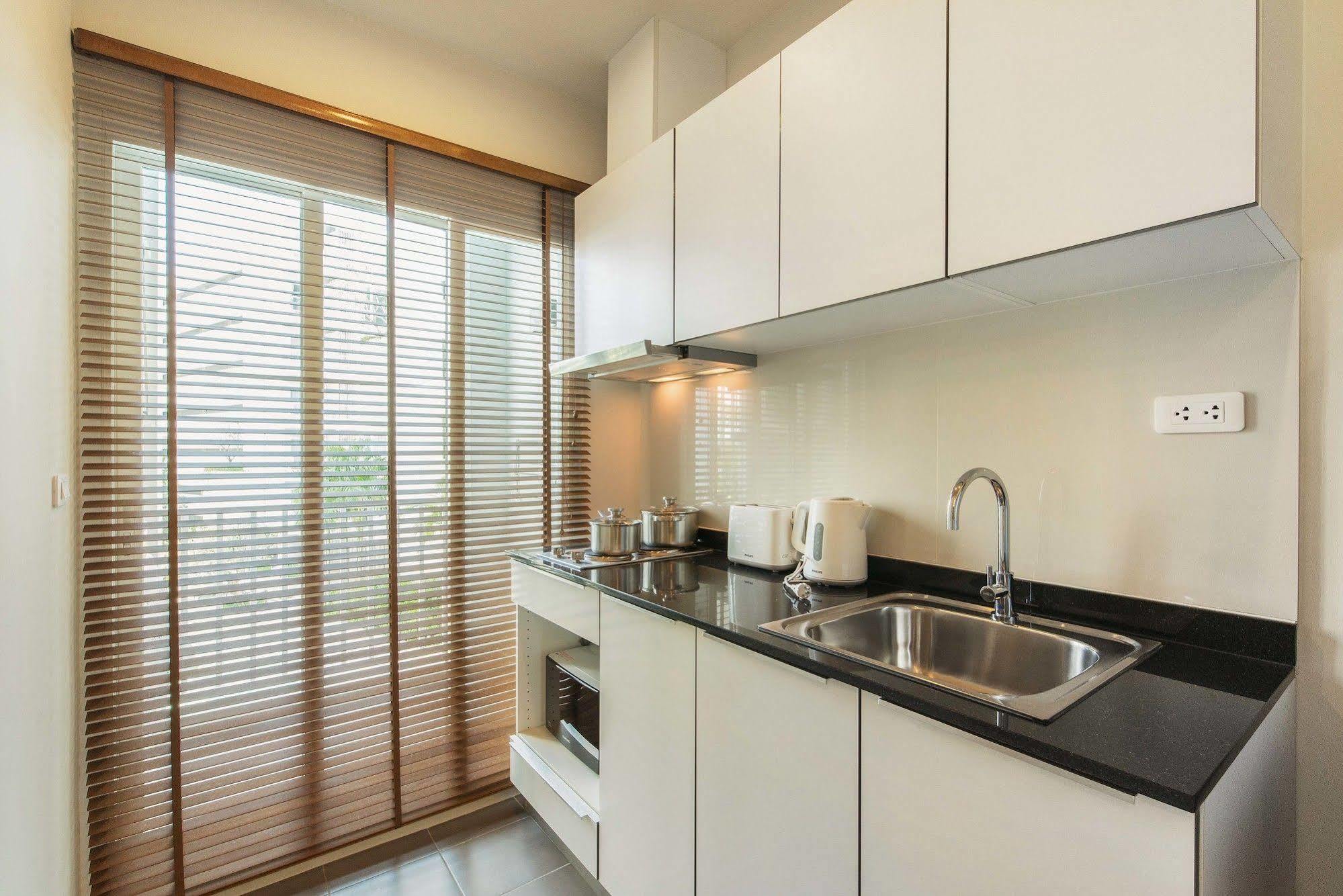 Favstay - The Base Downtown Phuket Dış mekan fotoğraf