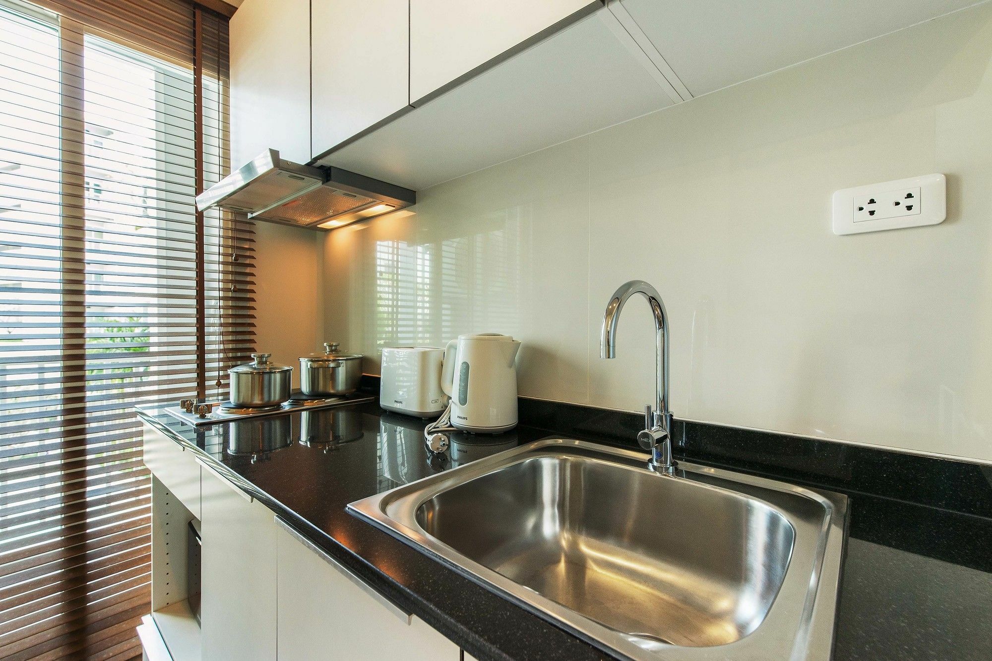 Favstay - The Base Downtown Phuket Dış mekan fotoğraf