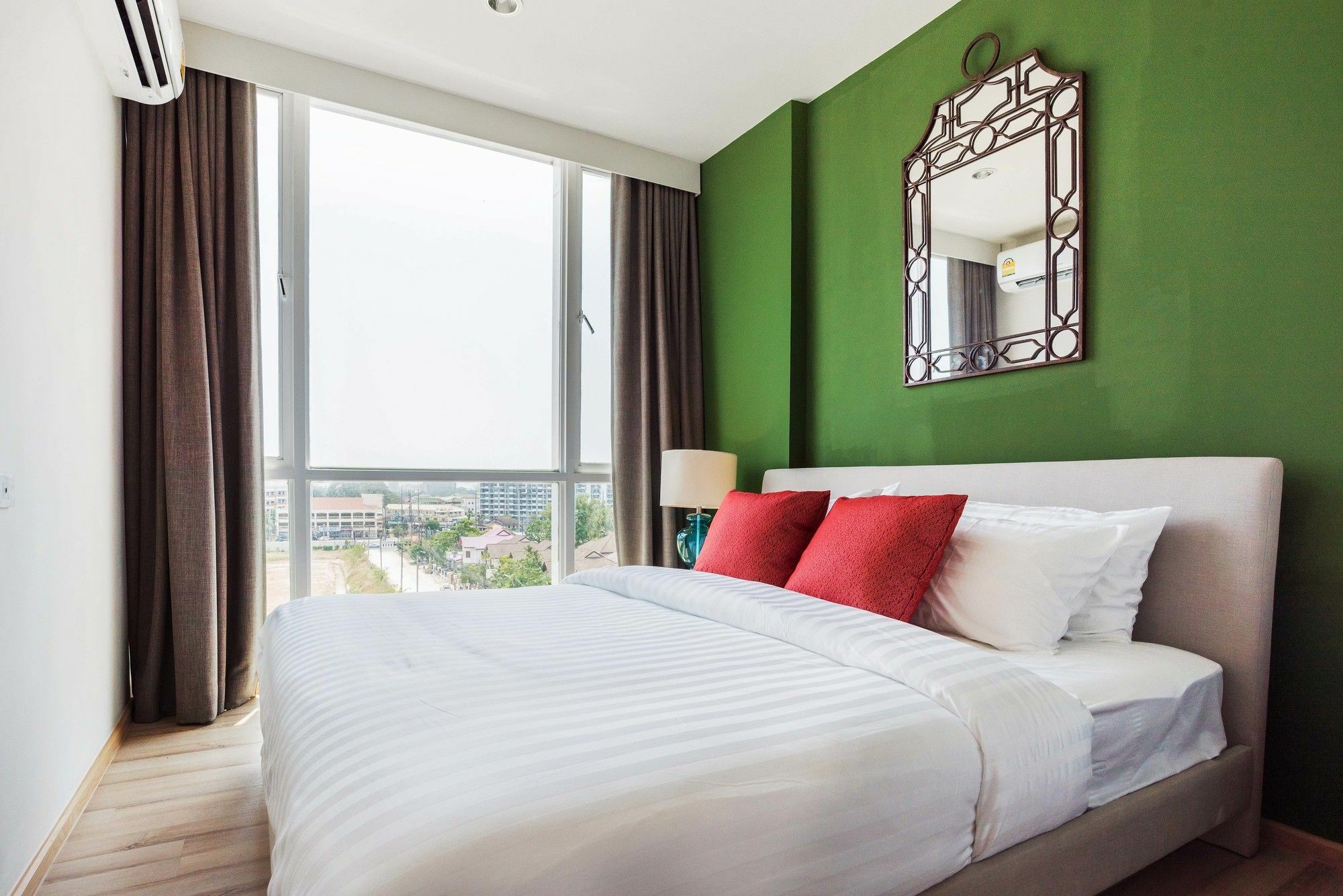 Favstay - The Base Downtown Phuket Dış mekan fotoğraf