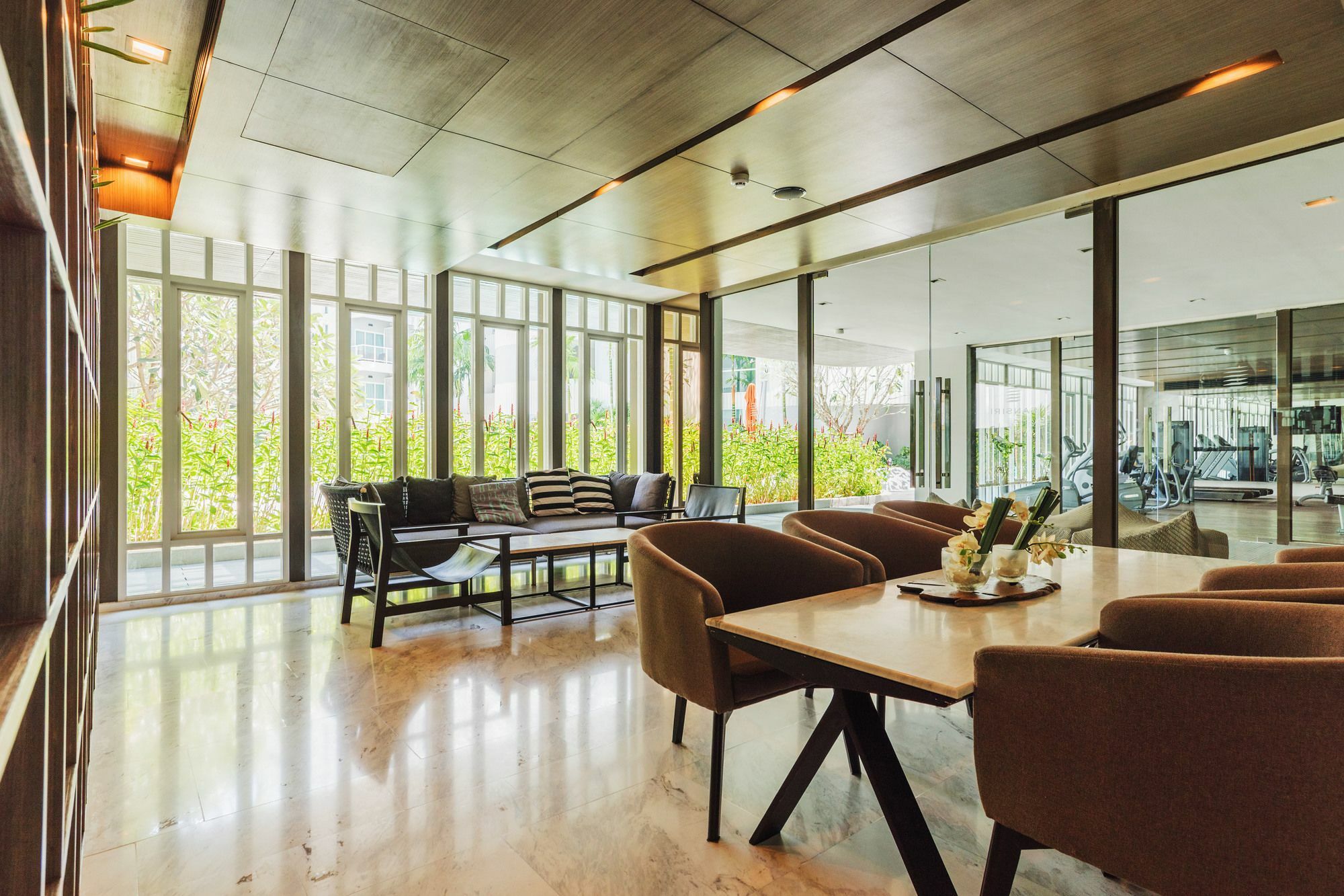 Favstay - The Base Downtown Phuket Dış mekan fotoğraf