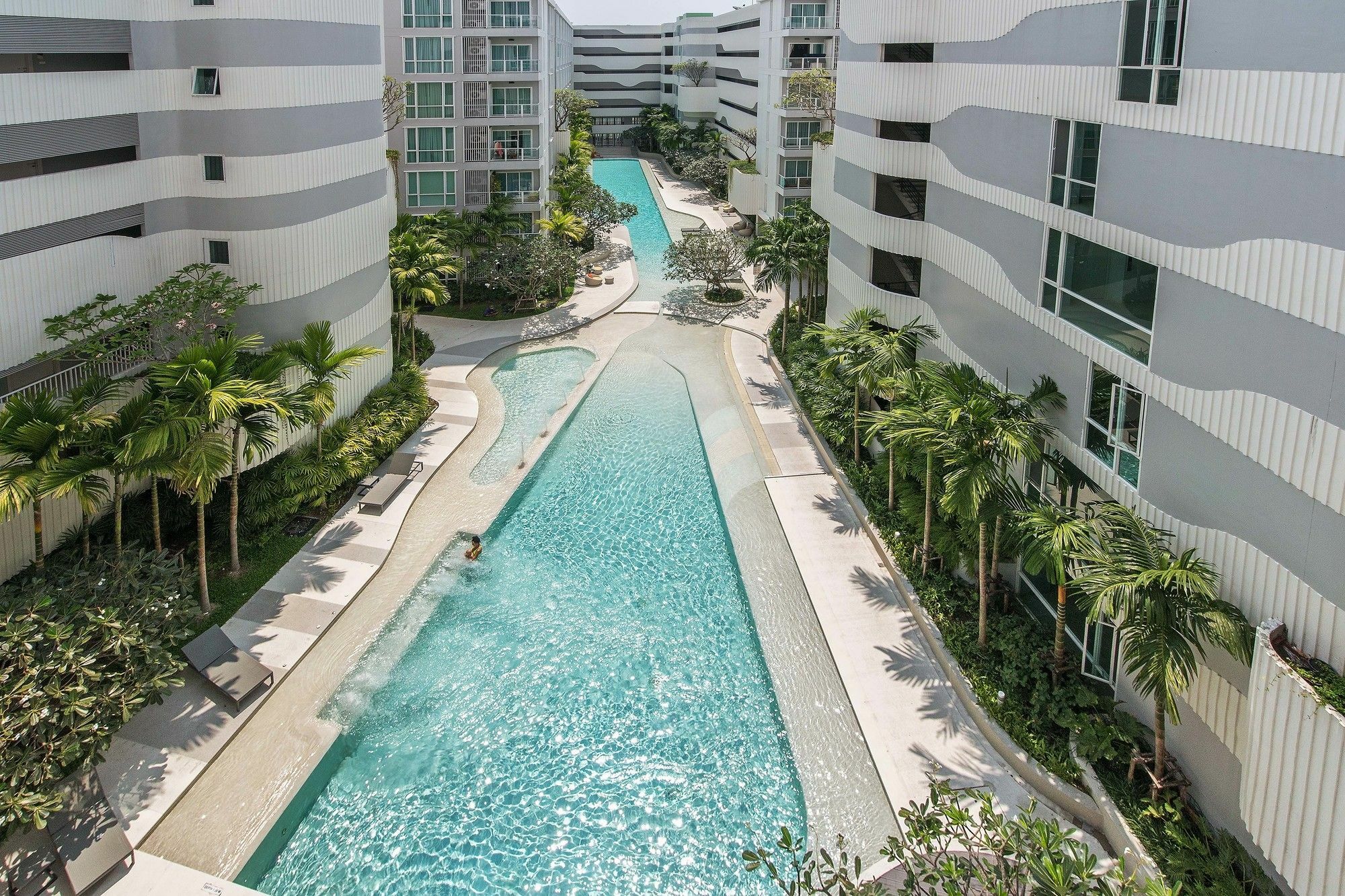 Favstay - The Base Downtown Phuket Dış mekan fotoğraf